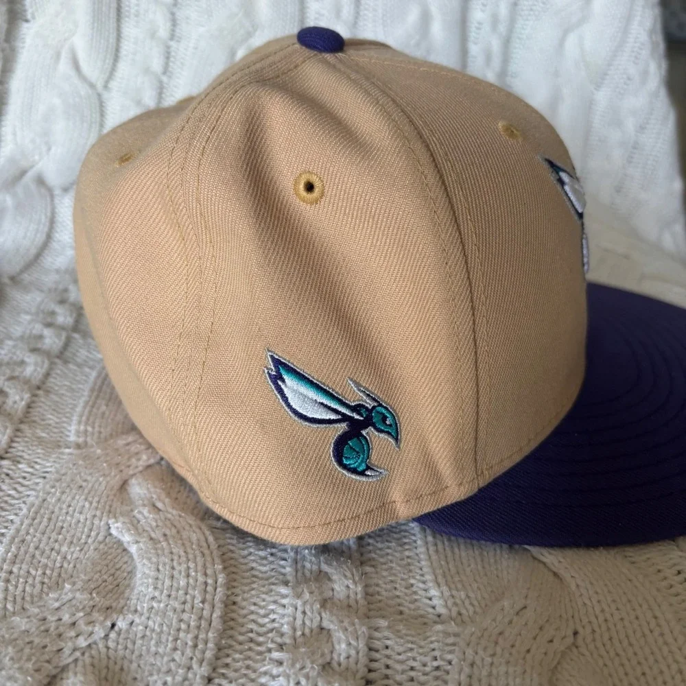 New Era Charlotte Hornets Hat Mens 7 1/8 Tan Purple 59FIFTY Fitted Cap Excellent